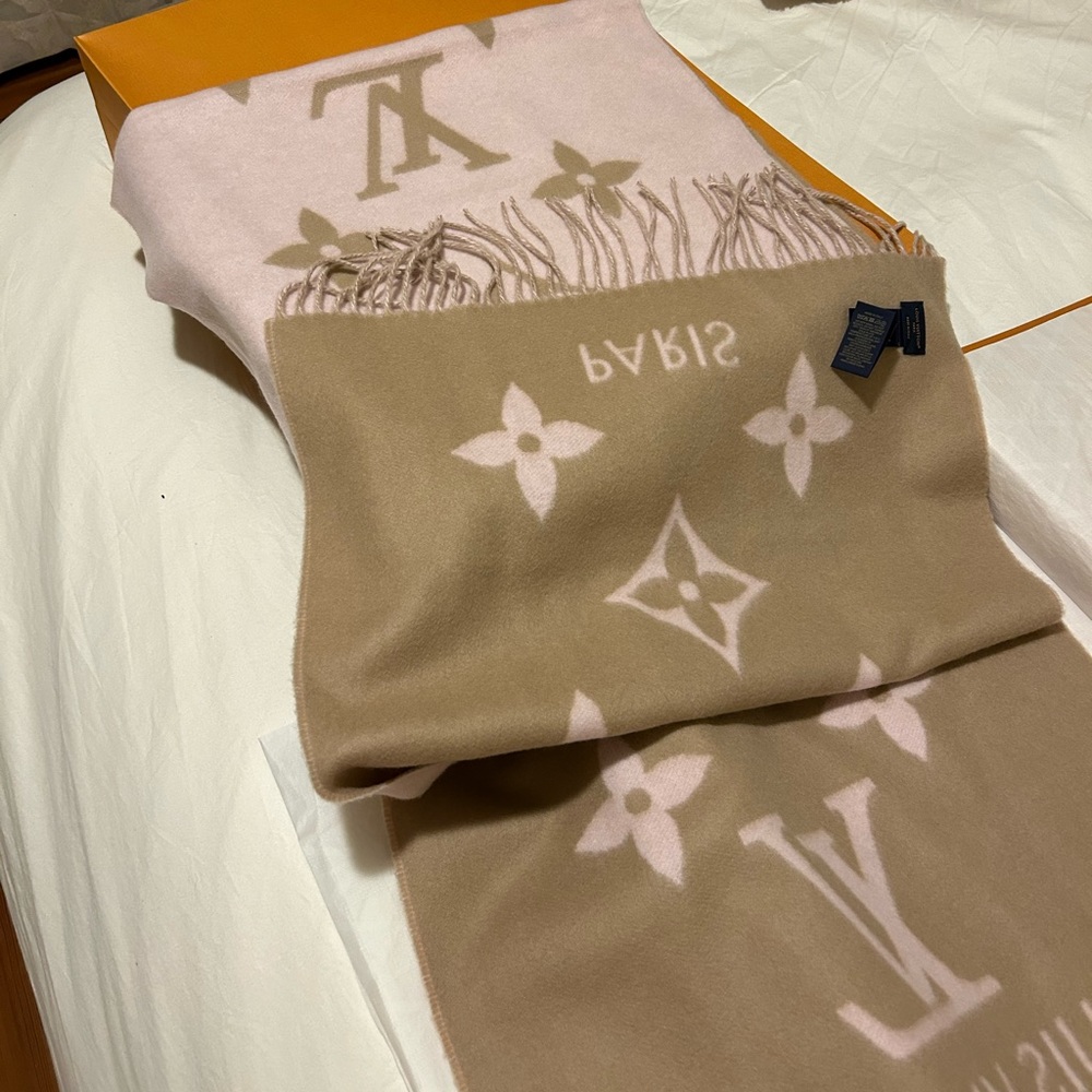 Louis Vuitton scarf, NWT